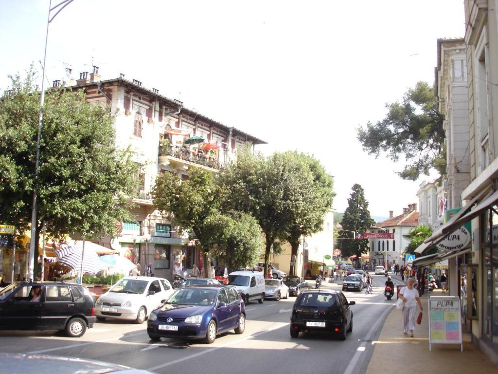 Green Market Apartment Opatija Luaran gambar