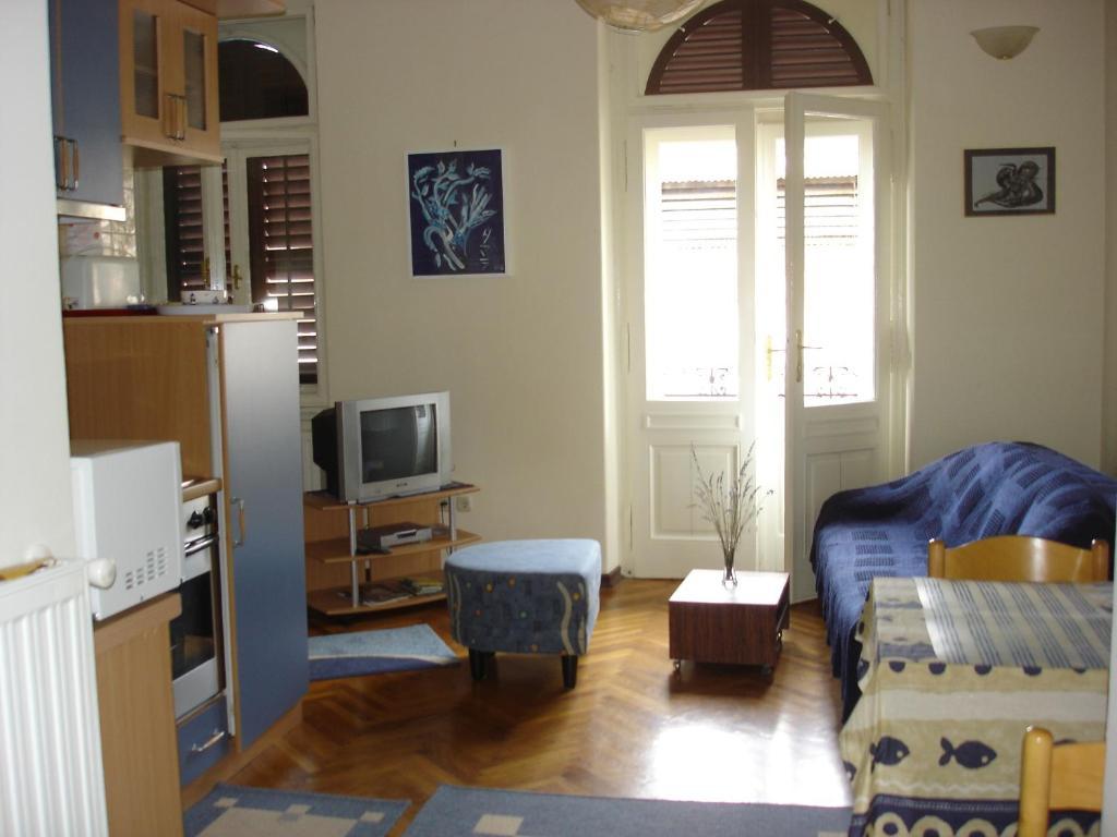Green Market Apartment Opatija Bilik gambar